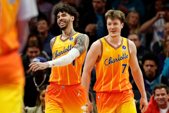 三球单场7记三分赛季总数超东契奇 距队内榜首克尼佩尔仅差10球 三球单场7记三分赛季总数超东契奇 距队内榜首克尼佩尔仅差10球