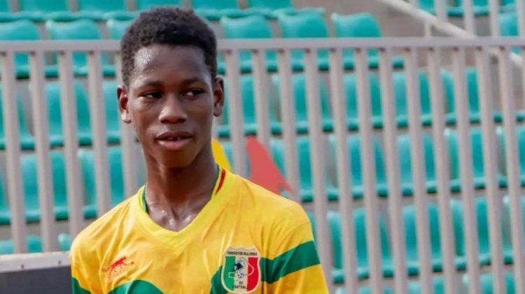 巴萨巴黎再争16岁马里中场 球员已赴巴黎试训并随队参赛