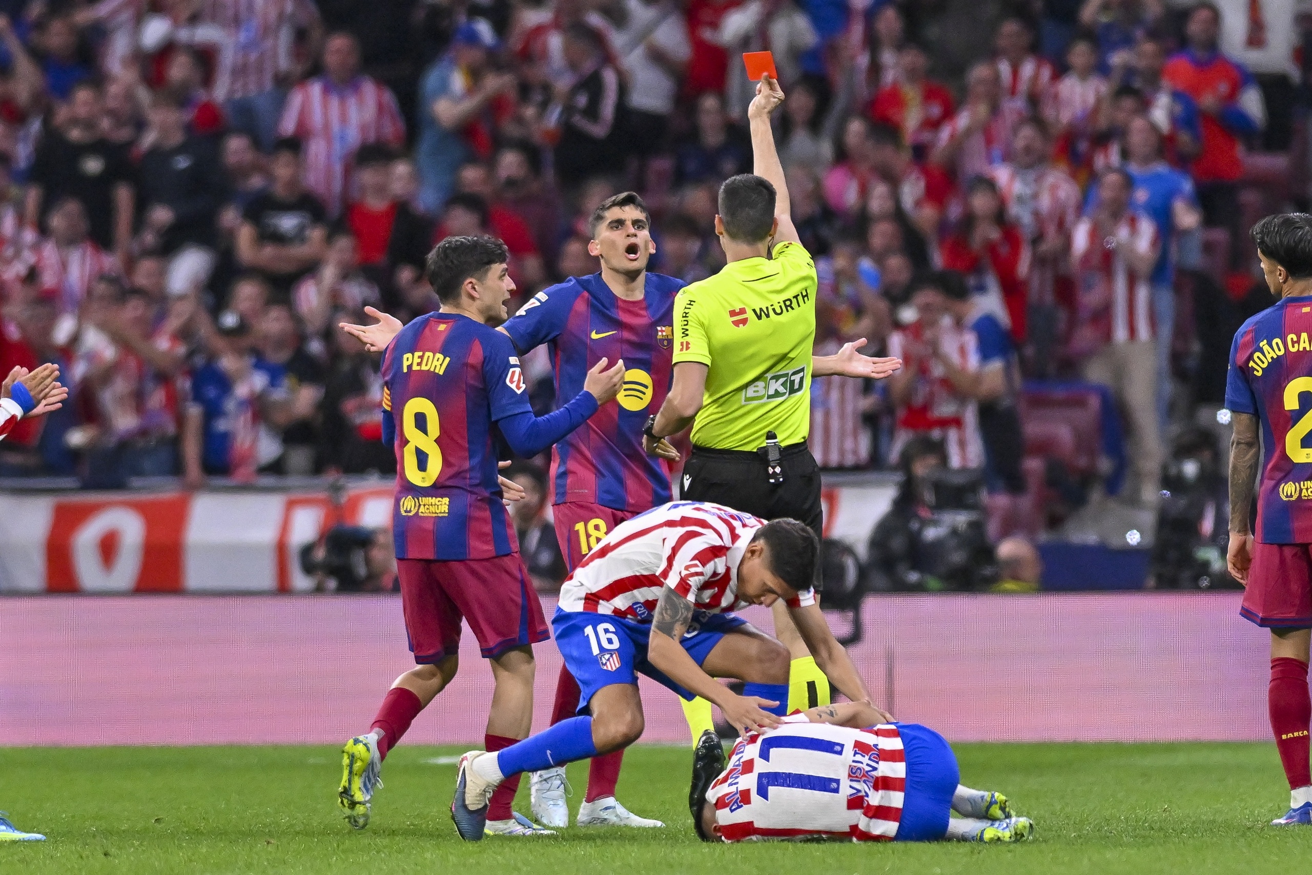 皇马TV炮轰VAR双重标准 数据揭示巴萨获利皇马受损