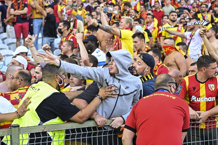 法甲赛后暴力事件 里尔高管停车场遭朗斯球迷袭击