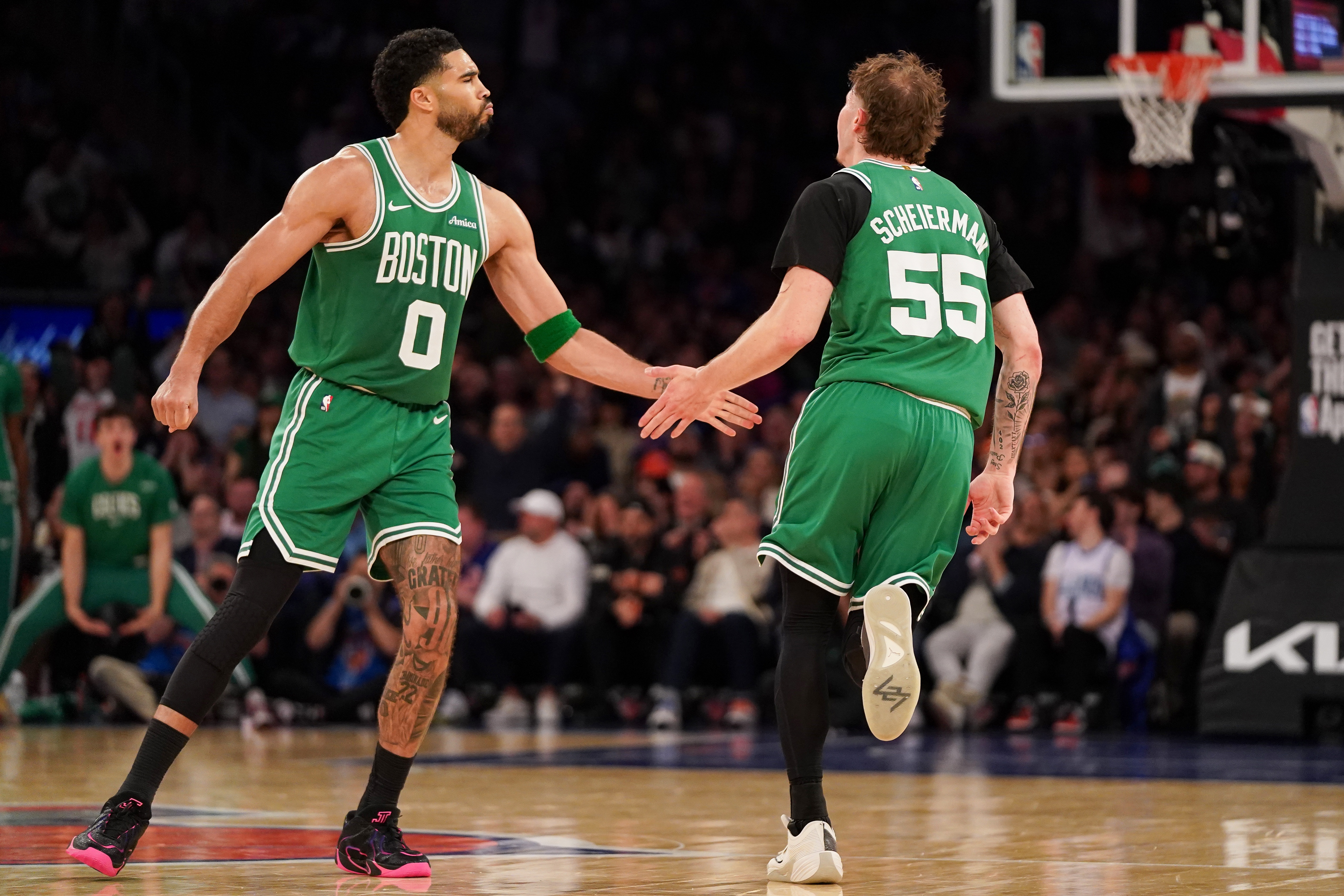 常规赛收官战报：湖人轻取太阳锁定第三 火箭八连胜紧追掘金