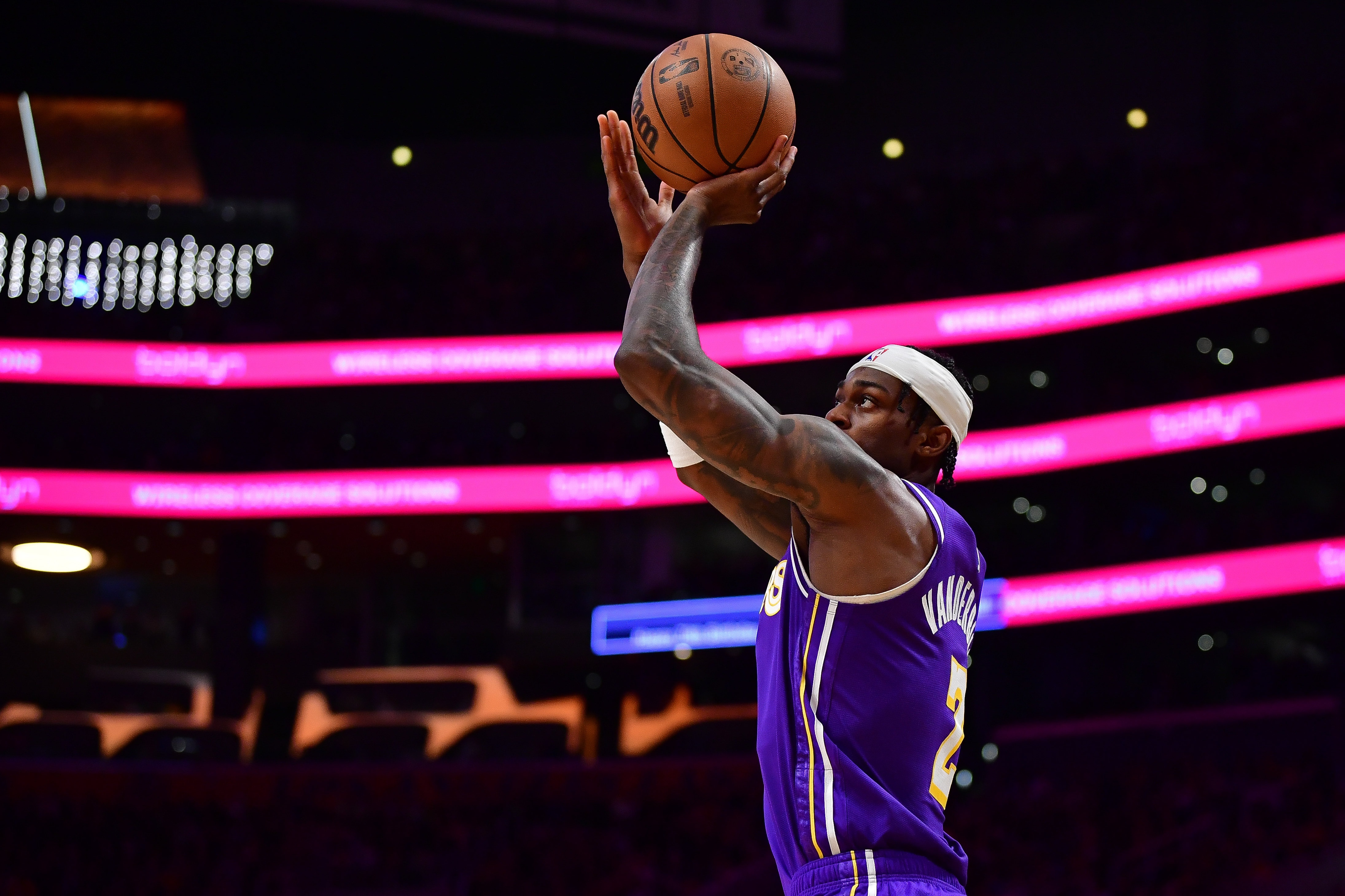 范德比尔特定义季后赛角色 强调团结与回合重要性