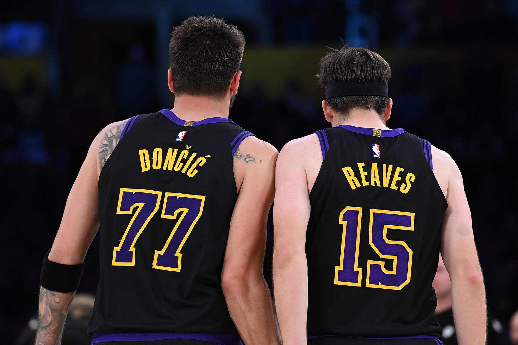 詹皇背靠背统治攻防 湖人锁定前四主场优势