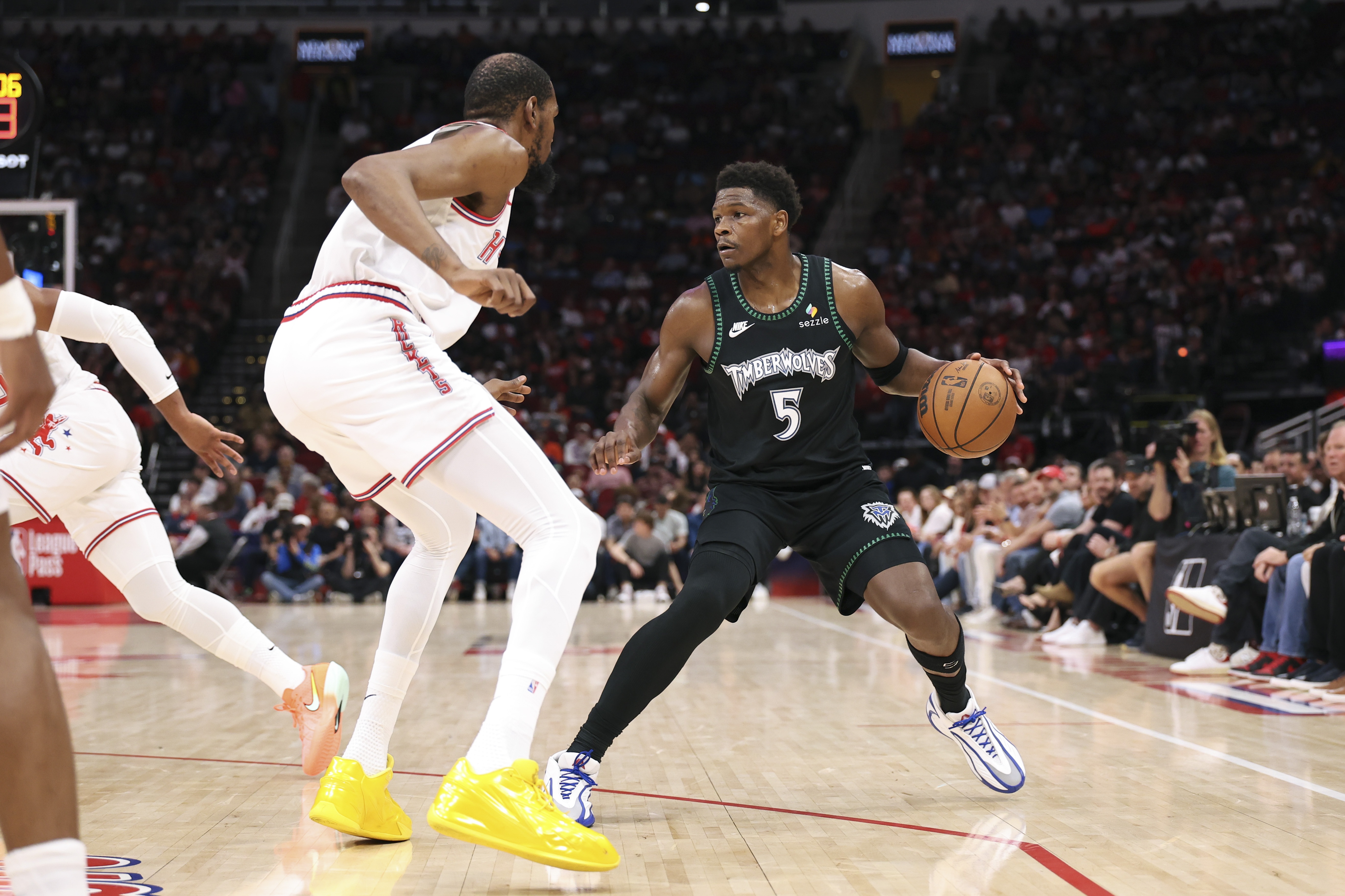 詹皇背靠背统治攻防 湖人锁定前四主场优势