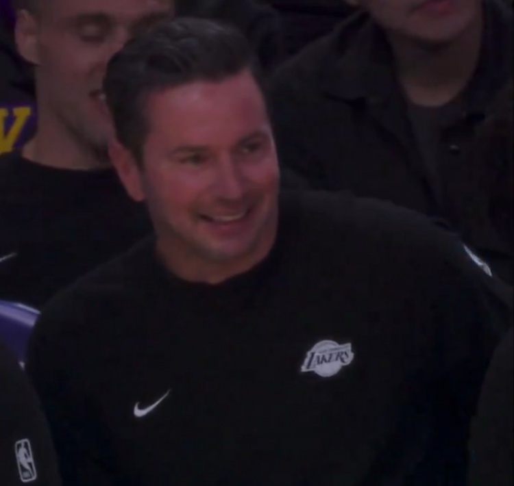 雷迪克赛前罕见展露笑容 湖人收官战心态轻松 雷迪克赛前罕见展露笑容 湖人收官战心态轻松