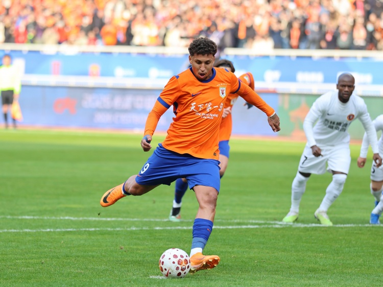 泰山前五轮9分低于预期 韩鹏战术调整与伤病潮成焦点