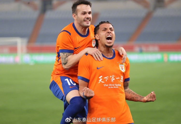 克雷桑任意球救主 泰山主场平海港