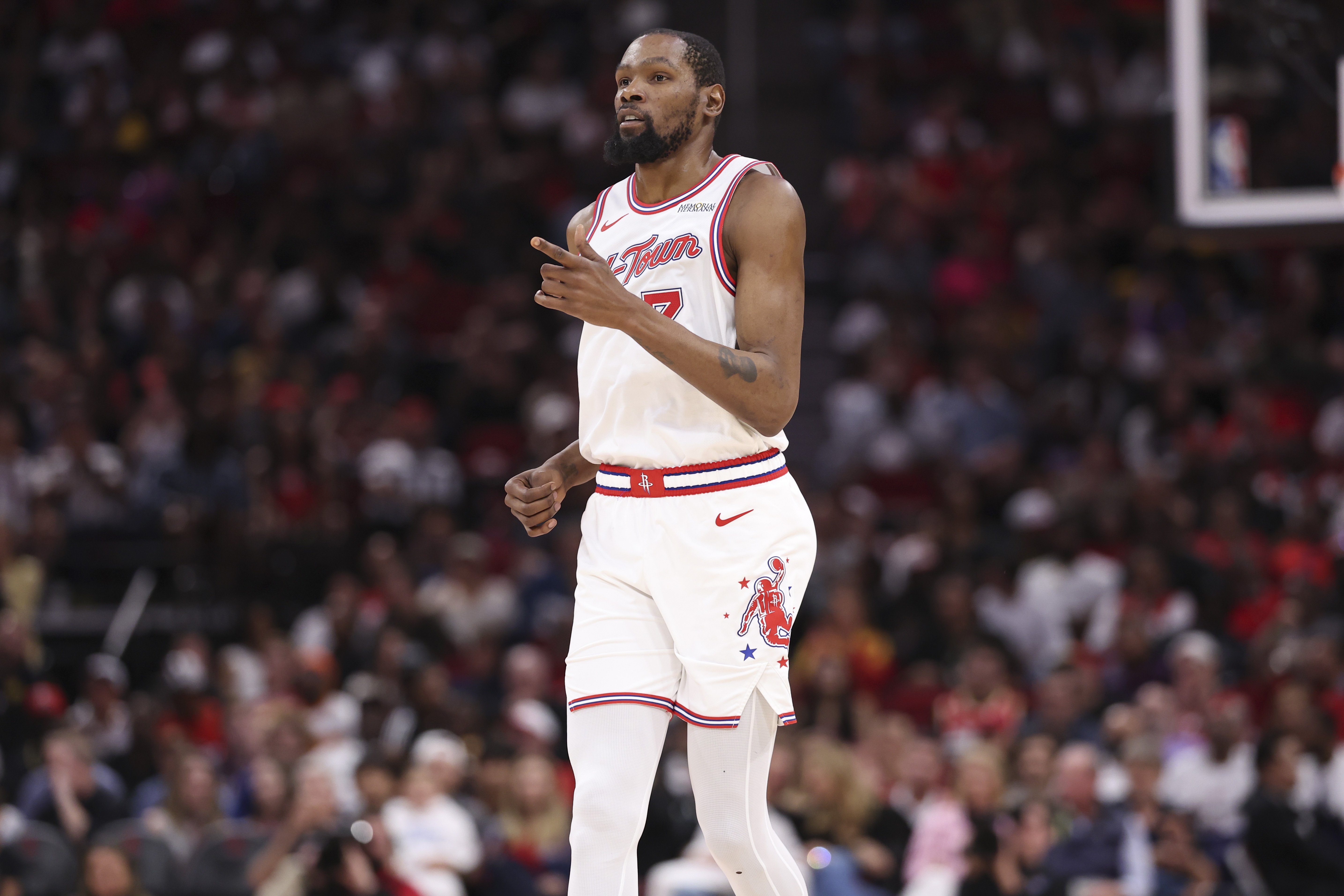 杜兰特右膝挫伤被列为出战成疑 火箭内部对伤情持乐观态度