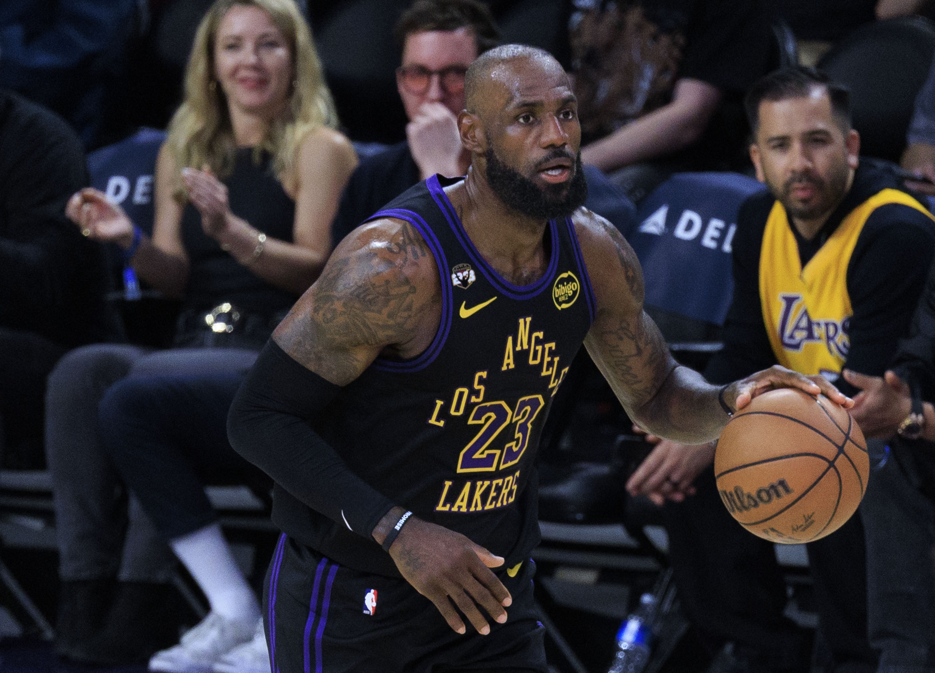 詹姆斯首节半送出10助攻 Skip建议冲击季后赛单场24助纪录