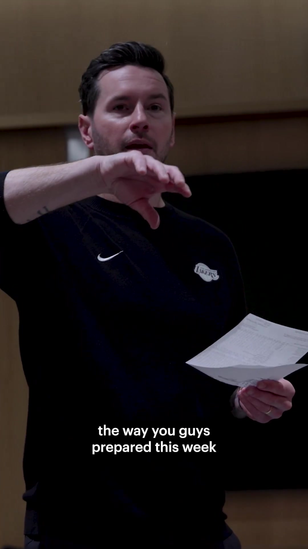 雷迪克更衣室训话：胜利仅是开始 湖人仍有巨大提升空间