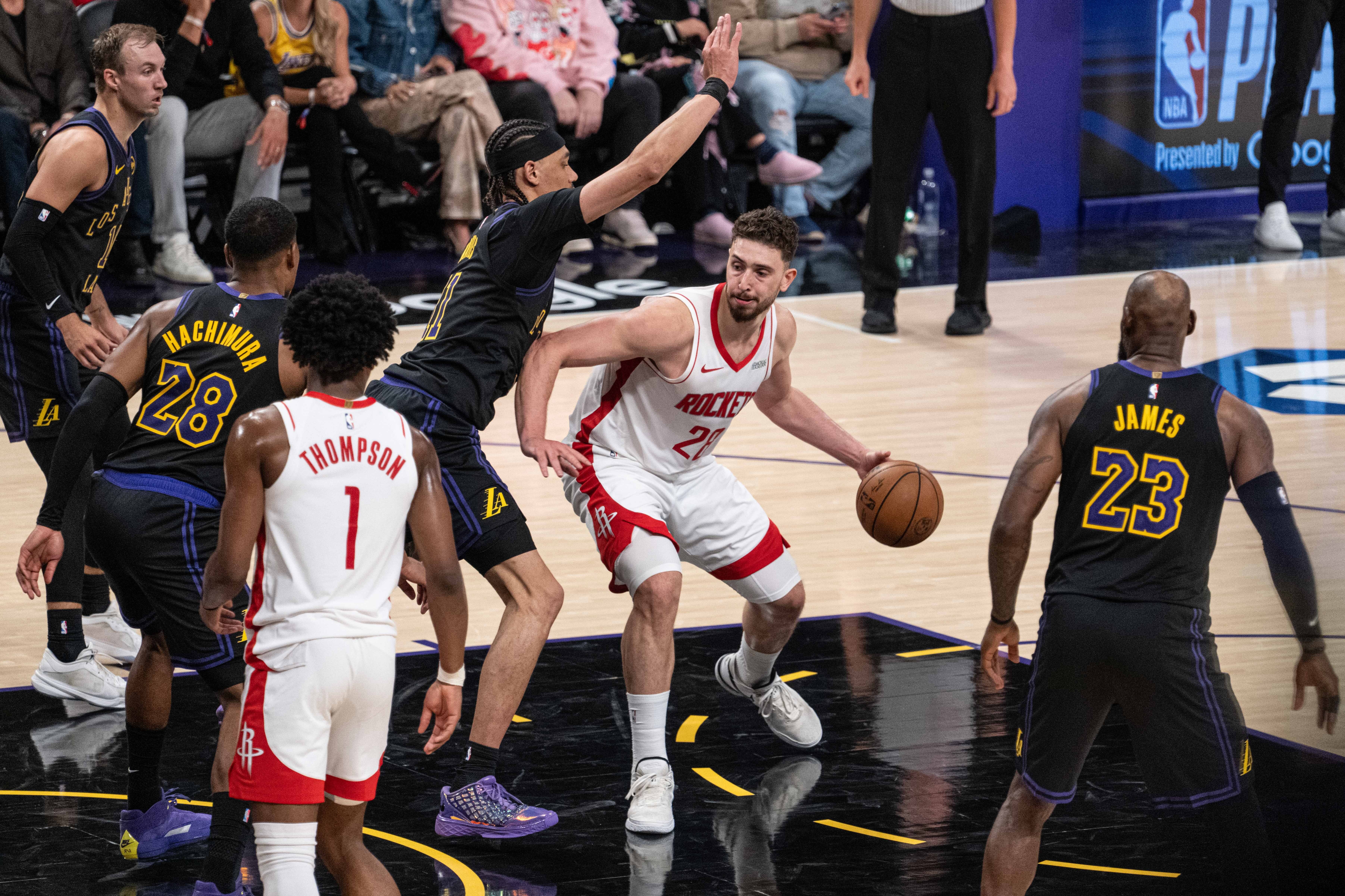 申京对位艾顿海斯效率惨淡 系列赛勾射21中4成火箭症结