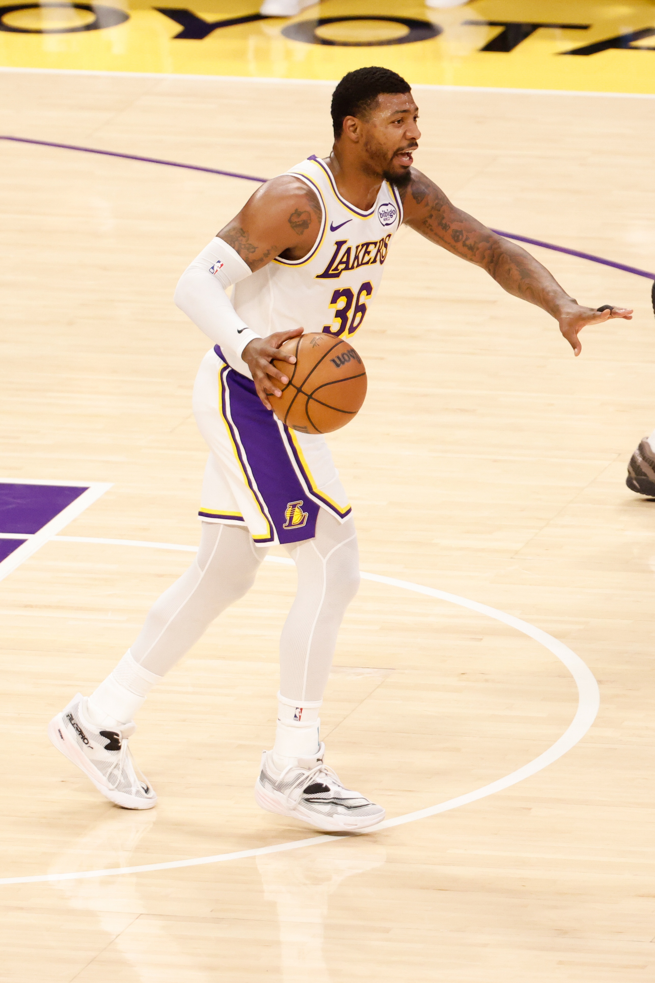 阿里纳斯：斯玛特总想当魔术师，又爱又恨