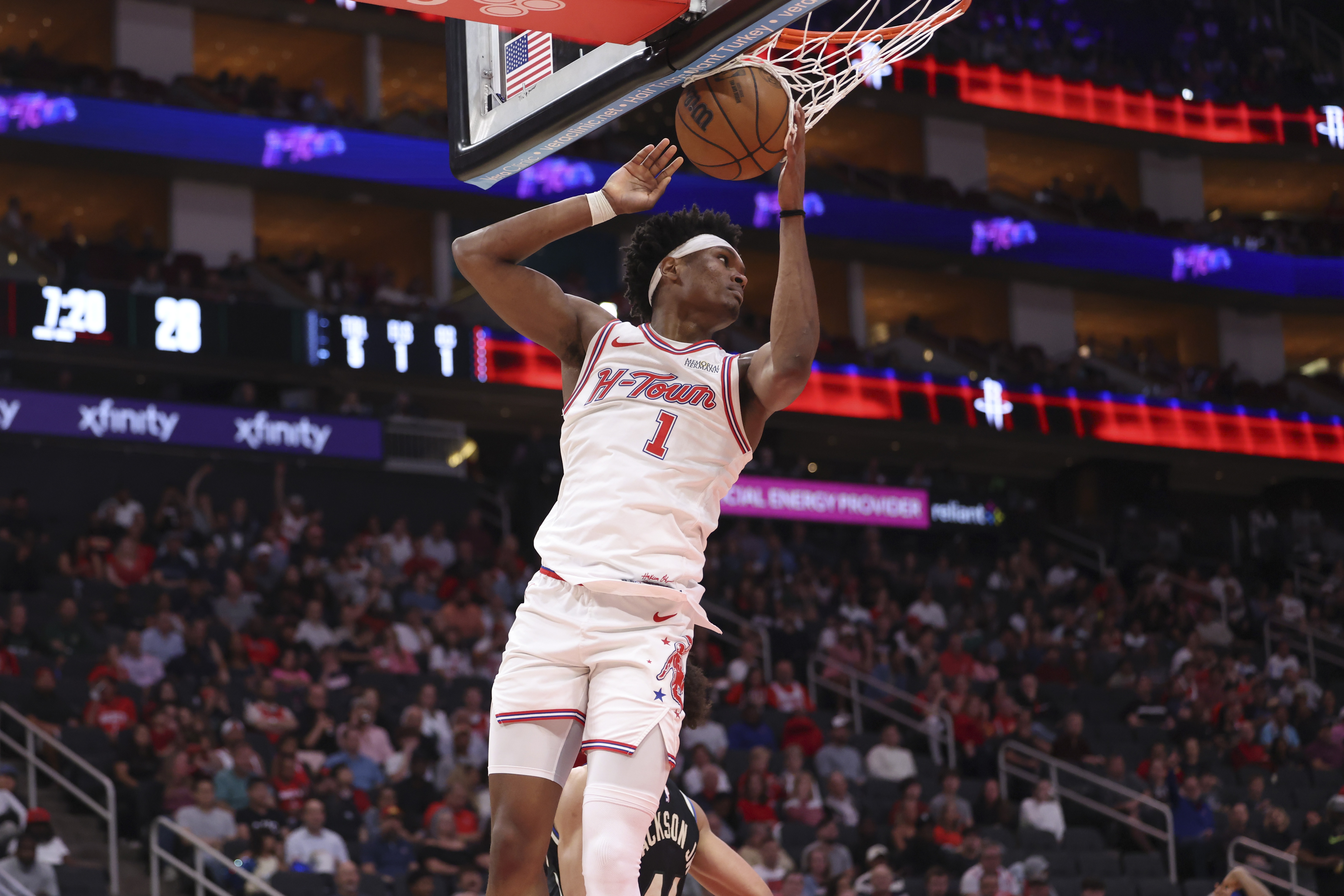 追梦格林：阿门·汤普森必须打48分钟 建议湖人用中锋防他