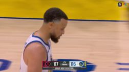 [库里绝杀不中]库里顶着小史密斯高难度三分反绝杀不中