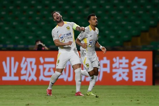 广州豹客场3-1擒平果 积10分紧追第一梯队 广州豹客场3-1擒平果 积10分紧追第一梯队