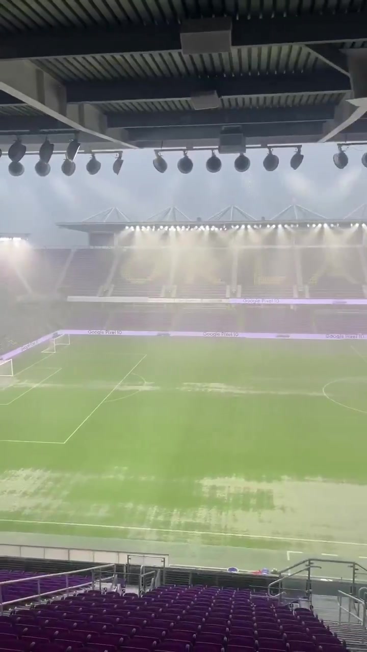 奥兰多特大暴雨致英哥战延期，开球时间未定