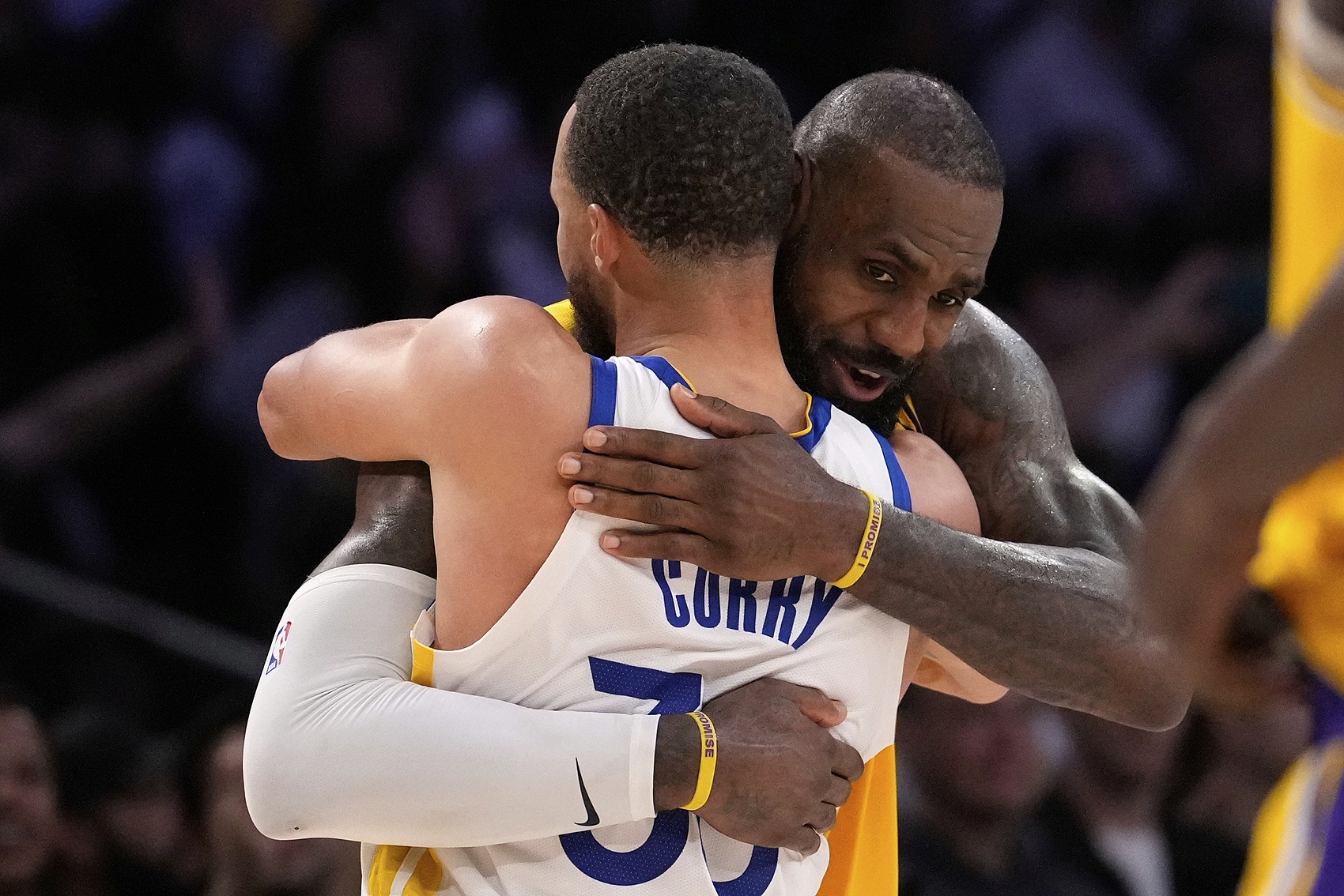 NBC勇士记者:詹姆斯加盟传闻不应忽视 非税中产是最大障碍 NBC勇士记者:詹姆斯加盟传闻不应忽视 非税中产是最大障碍