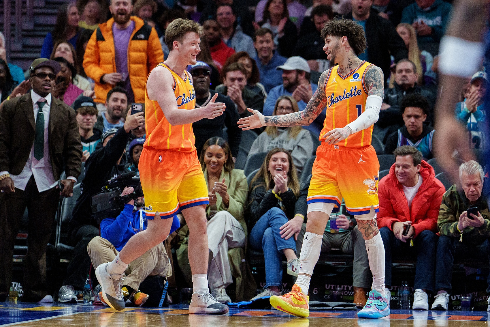 NBA赛事预测：步行者vs黄蜂、老鹰vs篮网、公牛vs尼克斯、爵士vs火箭、猛龙vs灰熊、凯尔特人vs雄鹿、魔术vs独行侠、鹈鹕vs国王比分与盘口分析